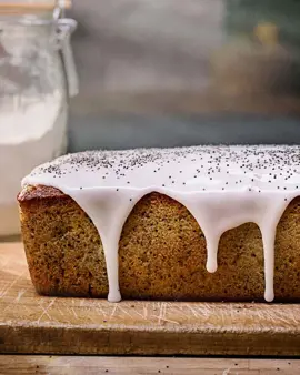 LEMON DRIZZLE CAKE