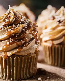 CUPCAKES MED ESPRESSO OG PEKANNØDDER