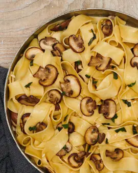 MUSHROOM PAPPARDELLE WITH GARLIC & SAGE