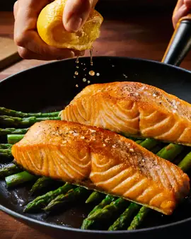 PAN FRIED SALMON WITH ASPARAGUS